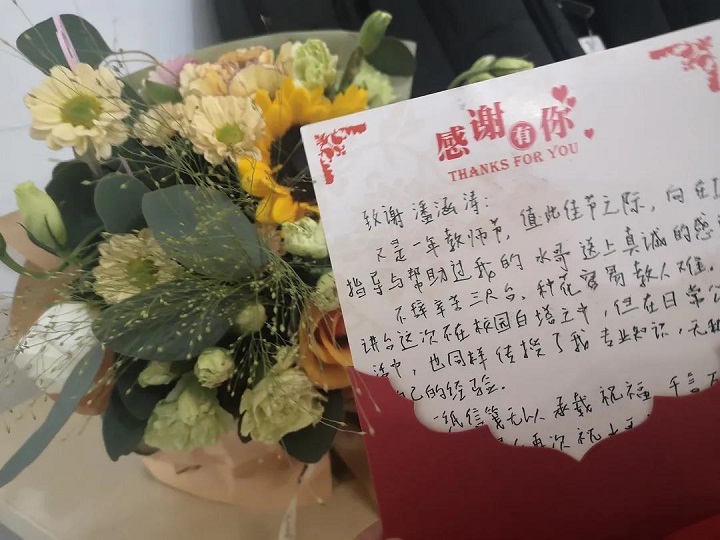 Peach and plum blossoming in the garden, grateful dream builder Peach and plum blossoming in the garden, grateful dream builder