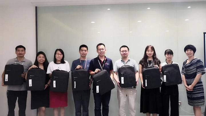 Peach and plum blossoming in the garden, grateful dream builder Peach and plum blossoming in the garden, grateful dream builder