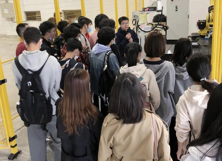 热烈欢迎常熟理工师生一行莅临江苏铂莱国际参观交流