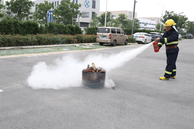 人人讲安全 个个会应急 | 江苏铂莱国际开展消防演习活动